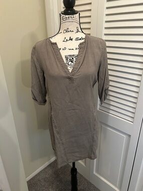 cloth & stone Taupe V-Neck Midi Tunic Dress